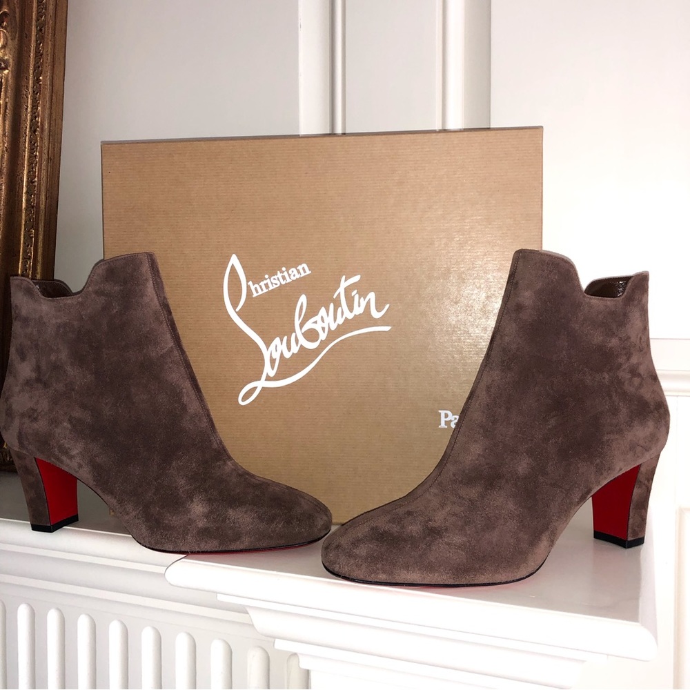 NWT Christian Louboutin Brown Suede Tiagadaboot Chatain 70 Ankle Boot Size 38.5